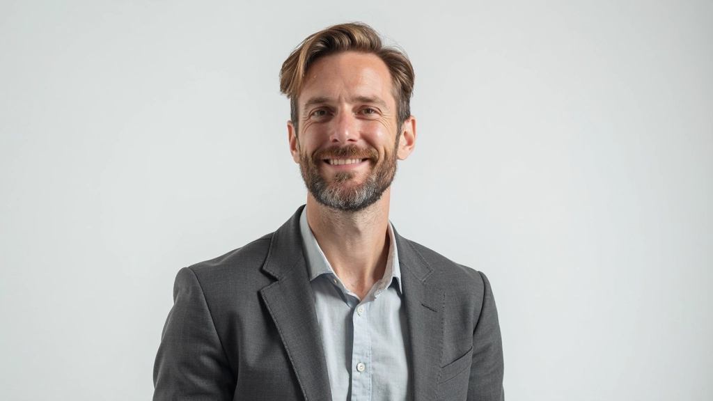 Man aan het spreken met gespannen lippen voor de Nederlandse I vocaal